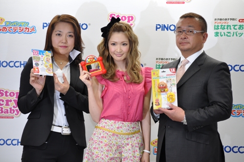 左より、小泉良江氏、ダルビッシュ紗栄子さん、戸所正信氏