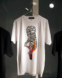BEAMS TとのコラボレーションTシャツ「Zebra」
